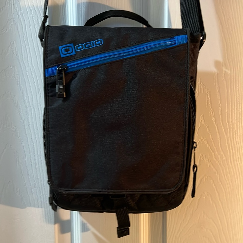 OGIO Module Sleeve Tablet Bag Fits iPad/Andriod Tablets like new